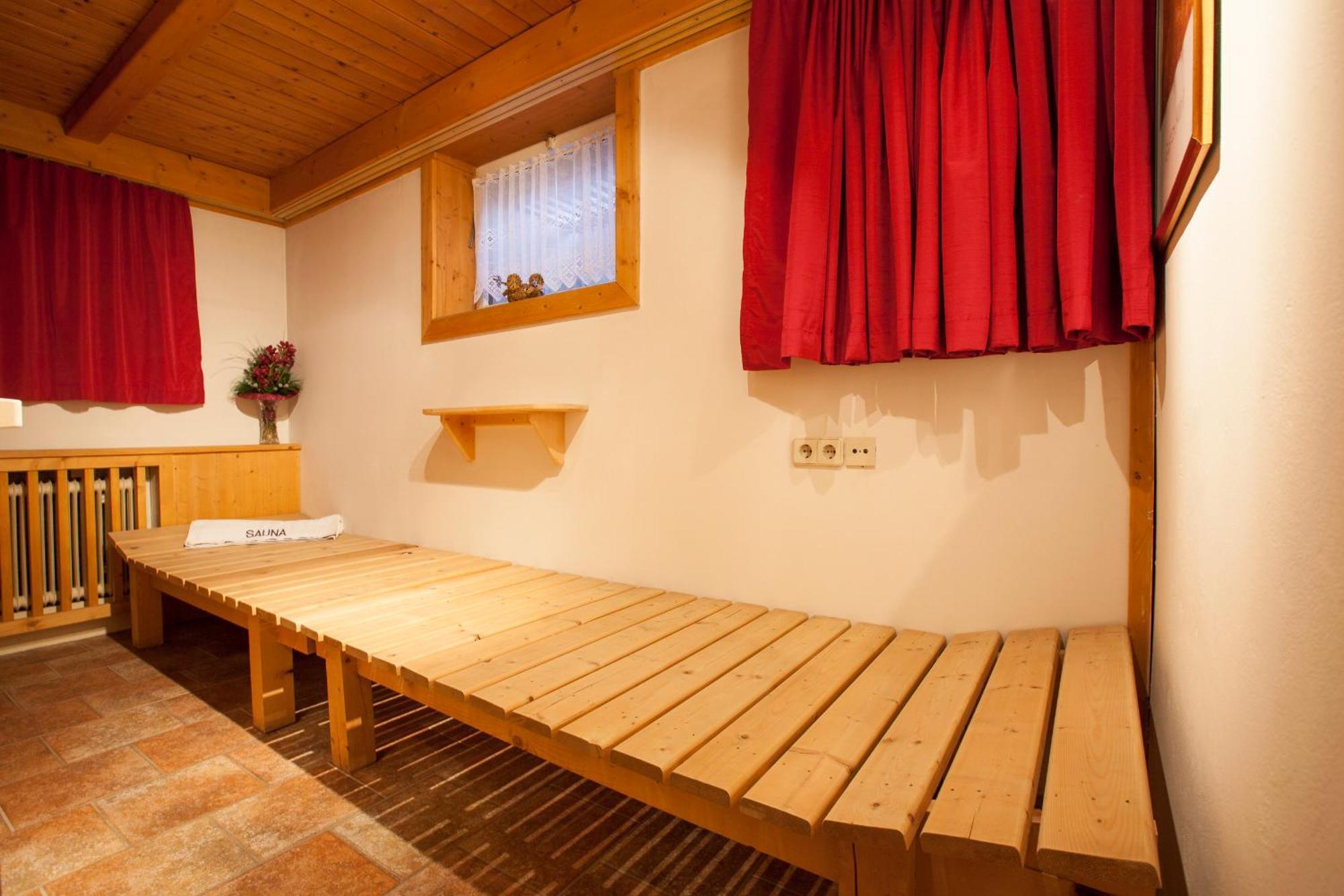 Bed and Breakfast Haus Steinbock Нойштифт-им-Штубайталь Экстерьер фото