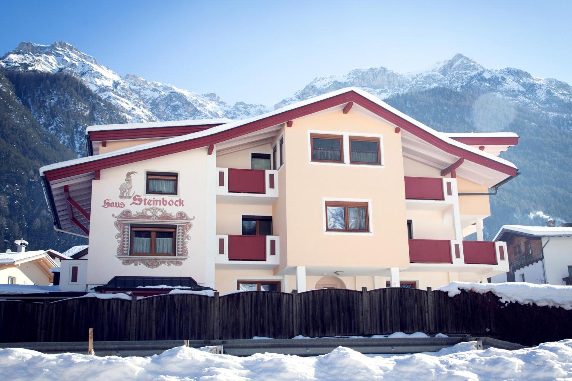 Bed and Breakfast Haus Steinbock Нойштифт-им-Штубайталь Экстерьер фото