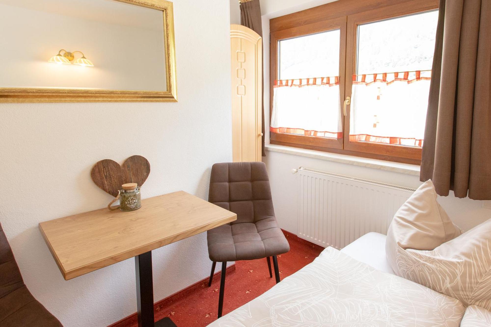 Bed and Breakfast Haus Steinbock Нойштифт-им-Штубайталь Экстерьер фото