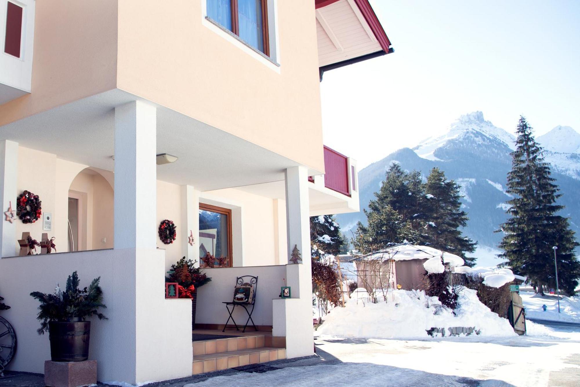 Bed and Breakfast Haus Steinbock Нойштифт-им-Штубайталь Экстерьер фото