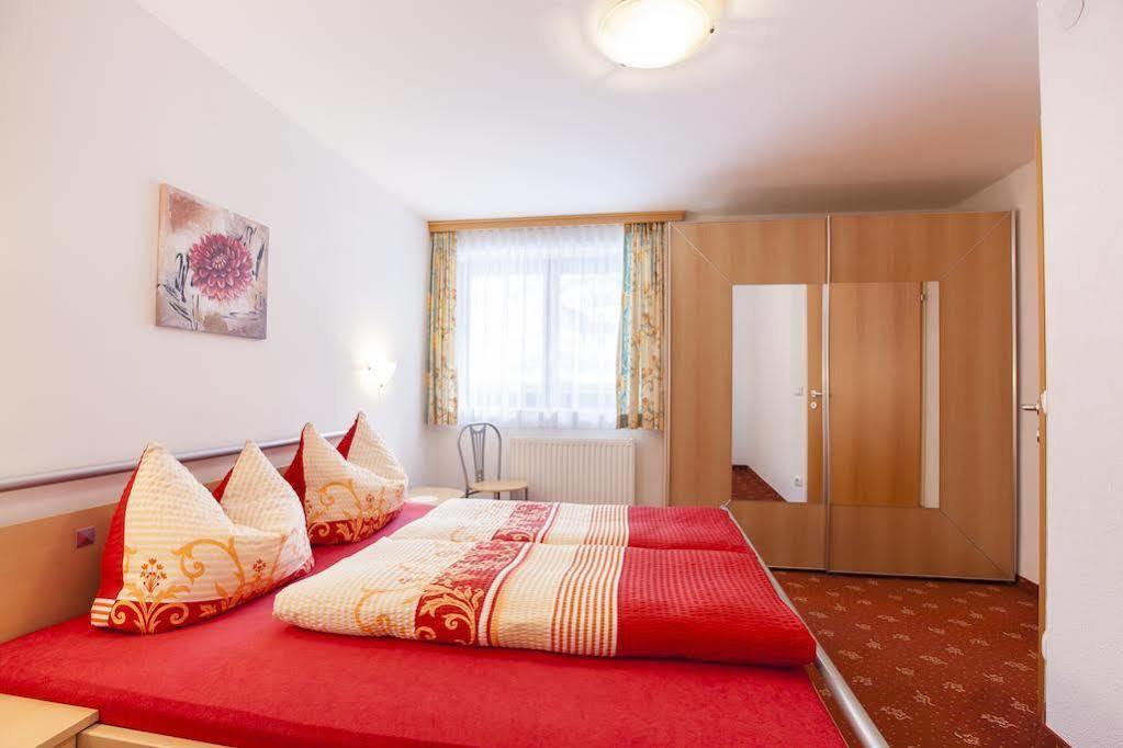 Bed and Breakfast Haus Steinbock Нойштифт-им-Штубайталь Экстерьер фото