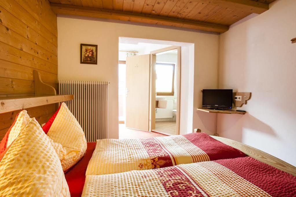 Bed and Breakfast Haus Steinbock Нойштифт-им-Штубайталь Экстерьер фото