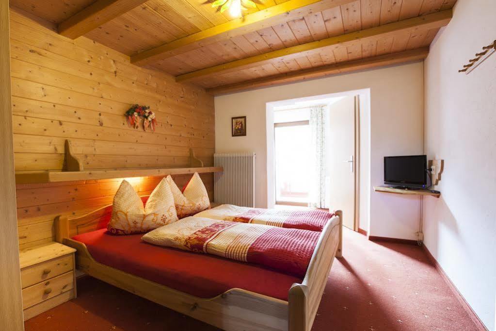 Bed and Breakfast Haus Steinbock Нойштифт-им-Штубайталь Экстерьер фото