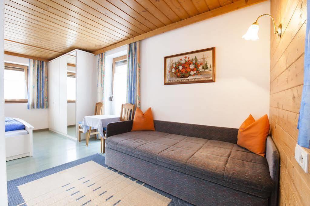 Bed and Breakfast Haus Steinbock Нойштифт-им-Штубайталь Экстерьер фото