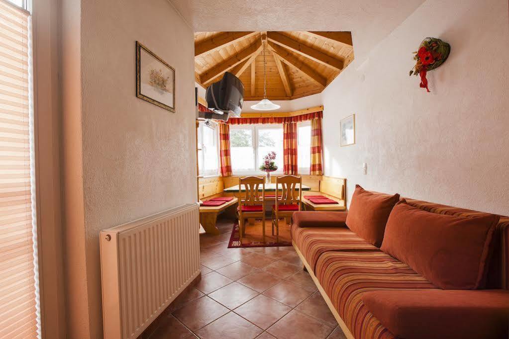 Bed and Breakfast Haus Steinbock Нойштифт-им-Штубайталь Экстерьер фото
