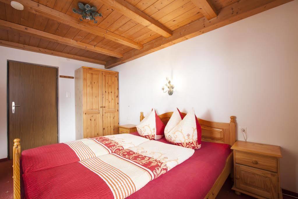 Bed and Breakfast Haus Steinbock Нойштифт-им-Штубайталь Экстерьер фото